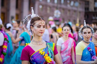 Kiev, Ukrayna - 26 Mayıs 2017: Khreshchatyk Caddesi'ndeki Vedik festivali sırasında Hare Krishnas Alayı