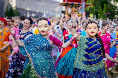 Kiev, Ukrayna - 26 Mayıs 2017: Khreshchatyk Caddesi'ndeki Vedik festivali sırasında Hare Krishnas Alayı