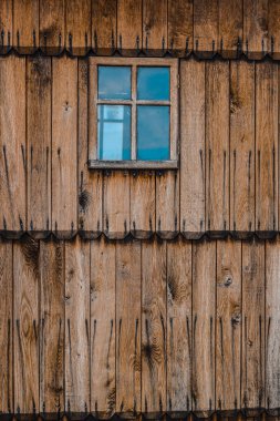 günlük kabin üzerinde eski pencere