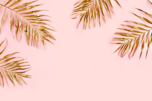 Gold tropical palm leaves on pink background. Flat lay, top view minimal concept. — Stock Photo, Image