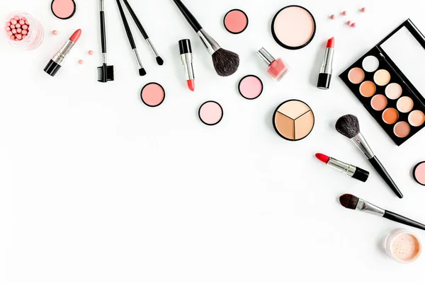Professional decorative cosmetics, makeup tools on white background. Flat composition beauty, fashion. flat lay, top view — Stock Photo, Image