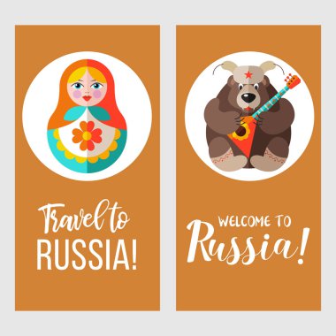 Rusya'ya seyahat. Rusya hoş geldiniz. Vektör çizim. Geleneksel Rus sembolleri. Vektör kartpostal, düz stil resimde. Rus Bebek matryoshka ve Rus ayısına balalayka ile.