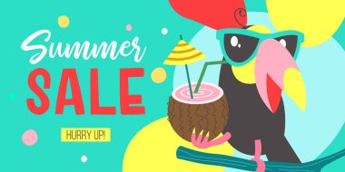 Yaz Satılık. Parlak renkli reklam afişi. Neşeli bir Toucan güneş gözlüklü bir Hindistan cevizi kokteyl tutar ve bir satış için davet ediyor. Resimde çizgi film tarzı.