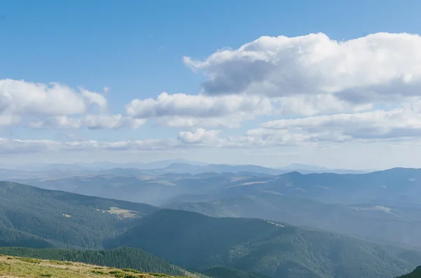 Berge Grüne Hügel Landschaft Amd Wolken Himmel — Stockfoto