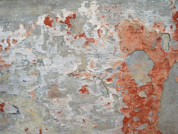 Antiguo muro de cemento de un edificio con pintura agrietada. Fondo y textura envejecidos —  Fotos de Stock