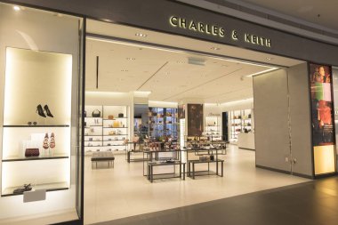 Kuala Lumpur, Malezya - 31 Aralık 2017: Charles ve Keith çıkış Nu Sentral alışveriş merkezinde mağaza, Kuala Lumpur Charles ve Keith Wong Kardeşler tarafından kuruldu.