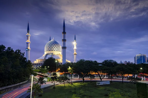 Beautiful Sultan Salahuddin Abdul Aziz Shah Mosque Stunning Sunrise Background — Stock Photo, Image