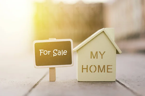 Miniature Wooden House Signage Real Estate Mortgage Concept — Stock Photo, Image