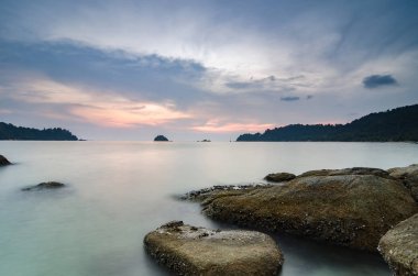 büyülü ışık gün batımı sırasında. uzun pozlama nedeniyle yumuşak odak görüntü