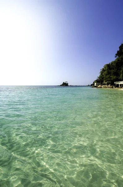 Prachtige Tropische Eiland Met Achtergrond Van Heldere Zee Water Zonlicht — Stockfoto