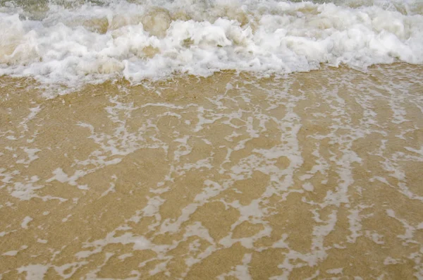 Blurred Selective Focus Image Wave Hitting Beach — Stock Photo, Image