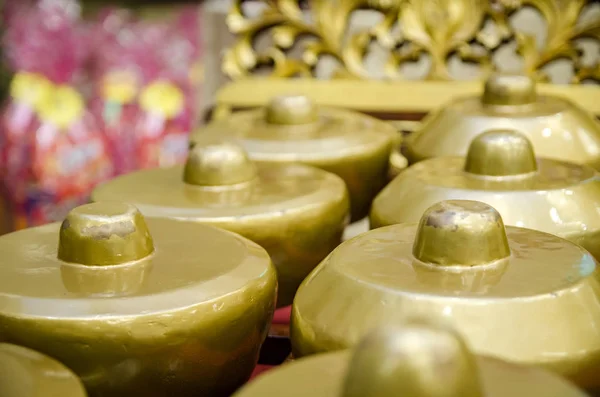 ภาพต ดของเคร องดนตร งเด มของมาเลเซ ยกว Gamelan วยกรอบแกะสล กไม สวยงาม — ภาพถ่ายสต็อก