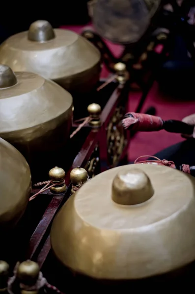 Traditionelles Malaiisches Musikinstrument Namens Gamelan Mit Schönem Holzschnitzrahmen Selektiver Fokusschuss — Stockfoto