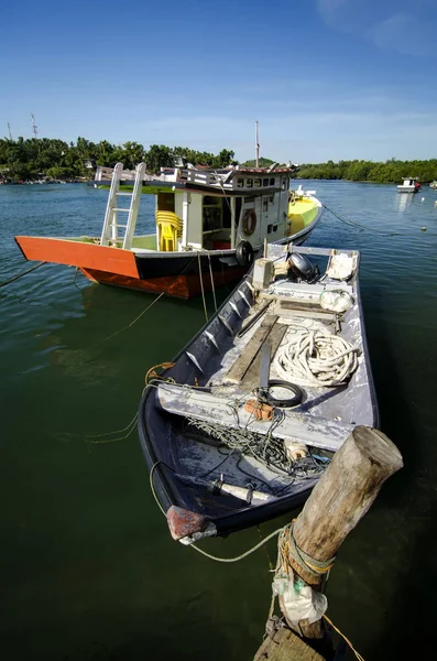 Bela Aldeia Terengganu Malásia Com Fundo Barco Pescador Tradicional Ancorado — Fotografia de Stock