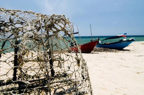 Prachtig Landschap Traditionele Vissers Boten Aan Zandstrand Zonnige Dag Blauwe — Stockfoto