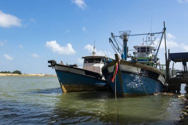 Terengganu, Malezya'da bulunan limanda palamarla balıkçı teknesi