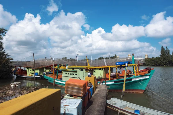 Αλιευτικό Σκάφος Αγκυροβολημένο Στο Λιμάνι Που Βρίσκεται Στο Terengganu Μαλαισία — Φωτογραφία Αρχείου