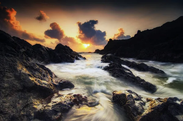 Paisagem Beleza Praia Tropical Sobre Deslumbrante Fundo Nascer Sol Nuvens — Fotografia de Stock
