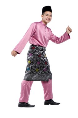 hari raya beyaz arka plan üzerinde sırasında geleneksel kıyafetleri ile Asya yakışıklı