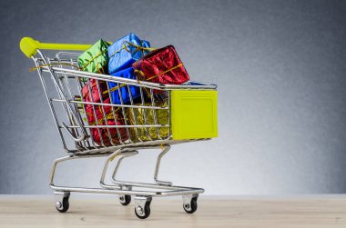 ahşap masa üzerinde grafik güzel degrade arka plan yankı ile üzerinden alışveriş