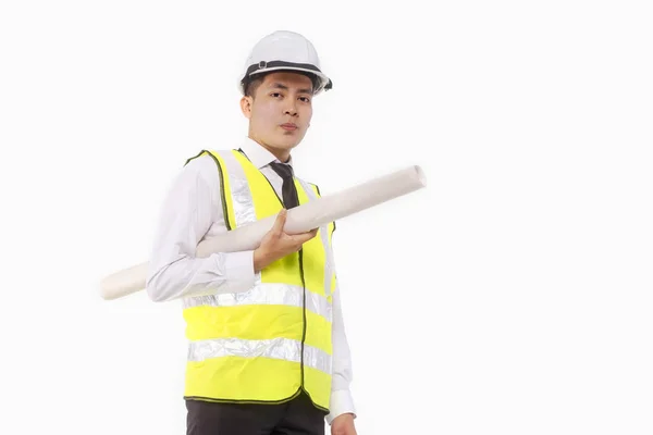 Jovem arquiteto ou engenheiro segurando papel de desenho em fundo branco — Fotografia de Stock