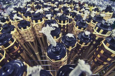 Closeup görüntü arka plan, bayram için bambu yağ lambaları Fitr kutlama.  