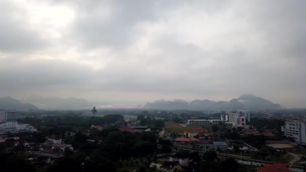 Ipoh, Malaysia - 24 september 2019, Timelapse Of Ipoh City, Malaysia på morgonen från taket — Stockvideo