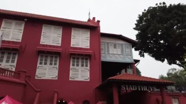 Malacca, Malezya - 15 Eylül 2019: Malakka'daki Hollanda Meydanı'nda turist Malaysia.It 2006 yılından bu yana Unesco Dünya Mirası Listesinde yer almaktadır.