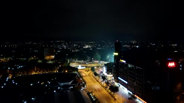 Ipoh, Malaysia - 24 september 2019, Timelapse Of Ipoh City, Malaysia på natten från taket — Stockvideo