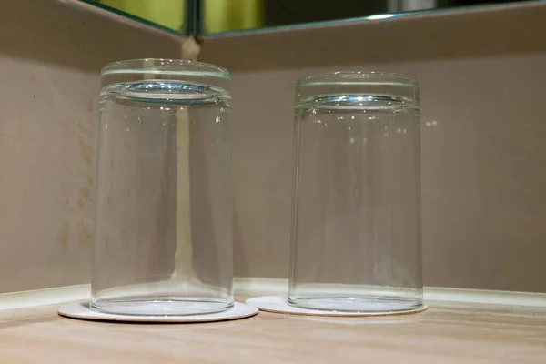 Couple Verre Boire Vide Sur Une Table Bois — Photo