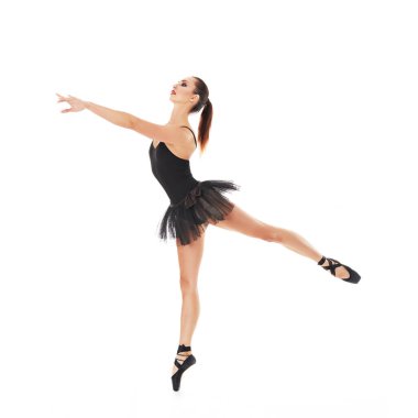 Stüdyoda poz veren genç ve güzel bir balerin.