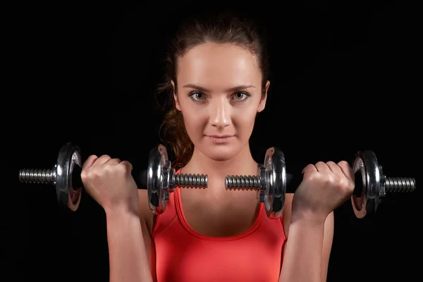 Bastante caucásico fitness mujer en negro aislado fondo — Foto de Stock