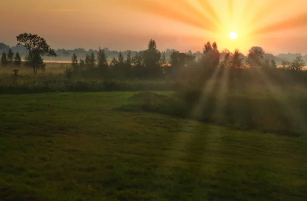 Rosnące Suns Wyraźnie Split Promienie Strony Jeziora Mazurskich Widoku Poland Obrazy Stockowe bez tantiem