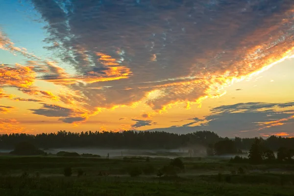 Una Nebulosa Mañana Otoño Con Nubes Lago Polonia Masuria Octubre —  Fotos de Stock