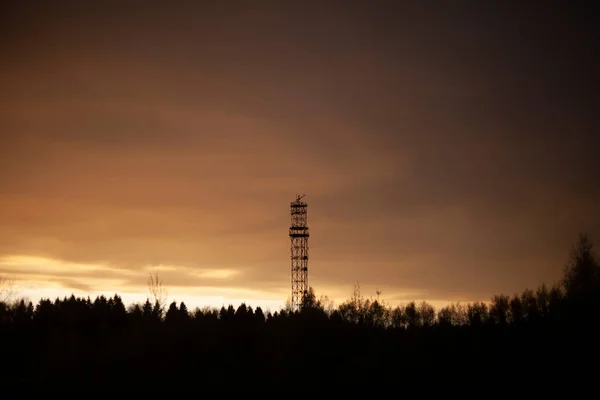 Turnul de transmisie a semnalului . — Fotografie, imagine de stoc