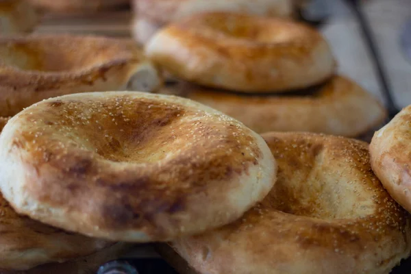 Freshly baked bread. Traditional Armenian cuisine. — Stock Photo, Image