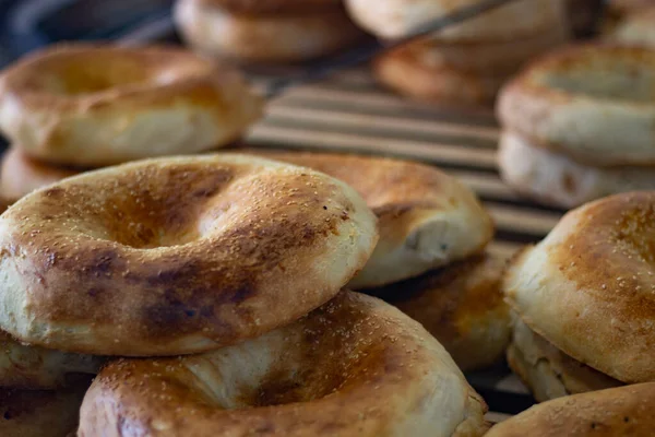 Freshly baked bread. Traditional Armenian cuisine. — Stock Photo, Image