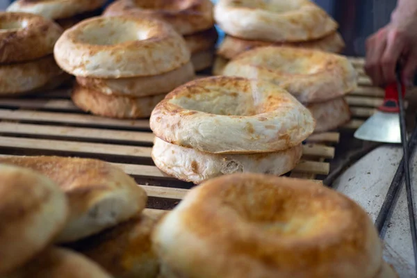 Freshly baked bread. Traditional Armenian cuisine. — Stock Photo, Image