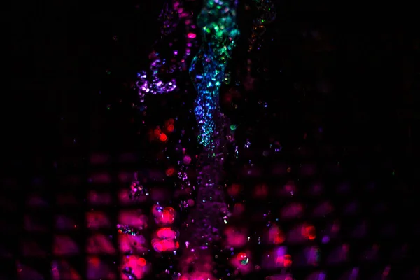 Всплески воды разного цвета — стоковое фото