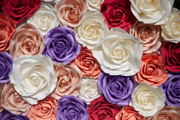 Textura de rosas grandes. Flores artificiais para o fundo. — Fotografia de Stock