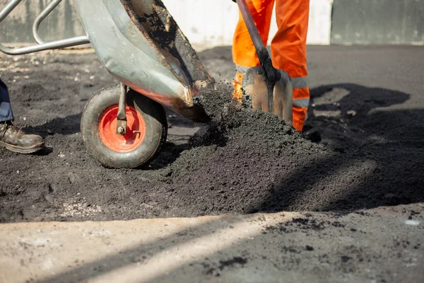 Asphalt rammer. Laying the road surface. Creation of parking. — Stock Photo, Image