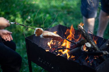 Kazıkta kızarmış ekmek..