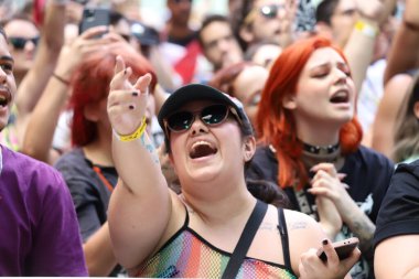 SAO PAULO (SP), Brezilya 03 / 02 / 2024 - Brezilya 'nın Allianz Parque Stadyumu' ndaki bazı şehirlere ulusal ve uluslararası pop punk / emo etkinlikleri getiren bir gezi olan I Wanna BeTour 'daki Fresno grubunun gösterisi