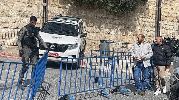 Soldados Impedem Que Adoradores Muçulmanos Entrem Nos Soldados Aqsa Mosquei — Fotografia de Stock