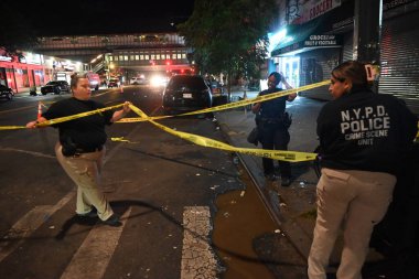 Bronx, New York 'taki 49 karakolun sınırları içinde 686 Allerton Bulvarı' nda meydana gelen toplu çatışmada bir kişi öldü ve dört kişi de yaralandı. 1 Eylül 2025, Bronx, New York, ABD (Kyle Mazza / the Newws2)