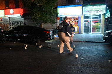 Bronx, New York 'taki 49 karakolun sınırları içinde 686 Allerton Bulvarı' nda meydana gelen toplu çatışmada bir kişi öldü ve dört kişi de yaralandı. 1 Eylül 2025, Bronx, New York, ABD (Kyle Mazza / the Newws2)