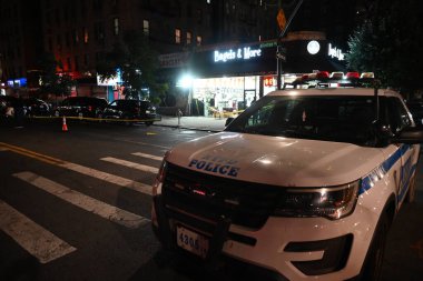 Bronx, New York 'taki 49 karakolun sınırları içinde 686 Allerton Bulvarı' nda meydana gelen toplu çatışmada bir kişi öldü ve dört kişi de yaralandı. 1 Eylül 2025, Bronx, New York, ABD (Kyle Mazza / the Newws2)