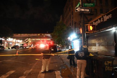 Bronx, New York 'taki 49 karakolun sınırları içinde 686 Allerton Bulvarı' nda meydana gelen toplu çatışmada bir kişi öldü ve dört kişi de yaralandı. 1 Eylül 2025, Bronx, New York, ABD (Kyle Mazza / the Newws2)