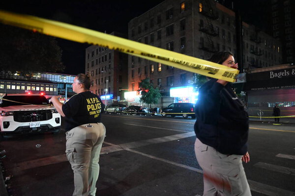 Один человек был убит и еще четверо получили ранения в результате массовой стрельбы на Алертон Авеню 686 в пределах 49 участка в Бронксе, Нью-Йорк. 1 сентября 2025, бронх, новый йорк, сша (kyle mazza / threws2))