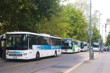 Milan (İtalya), 09 / 03 / 2025 - Milano Centrale, günlük 320.000 yolcu ve 500 'den fazla trenle Milano' nun ana tren istasyonu. (Edson de souza / thews2)